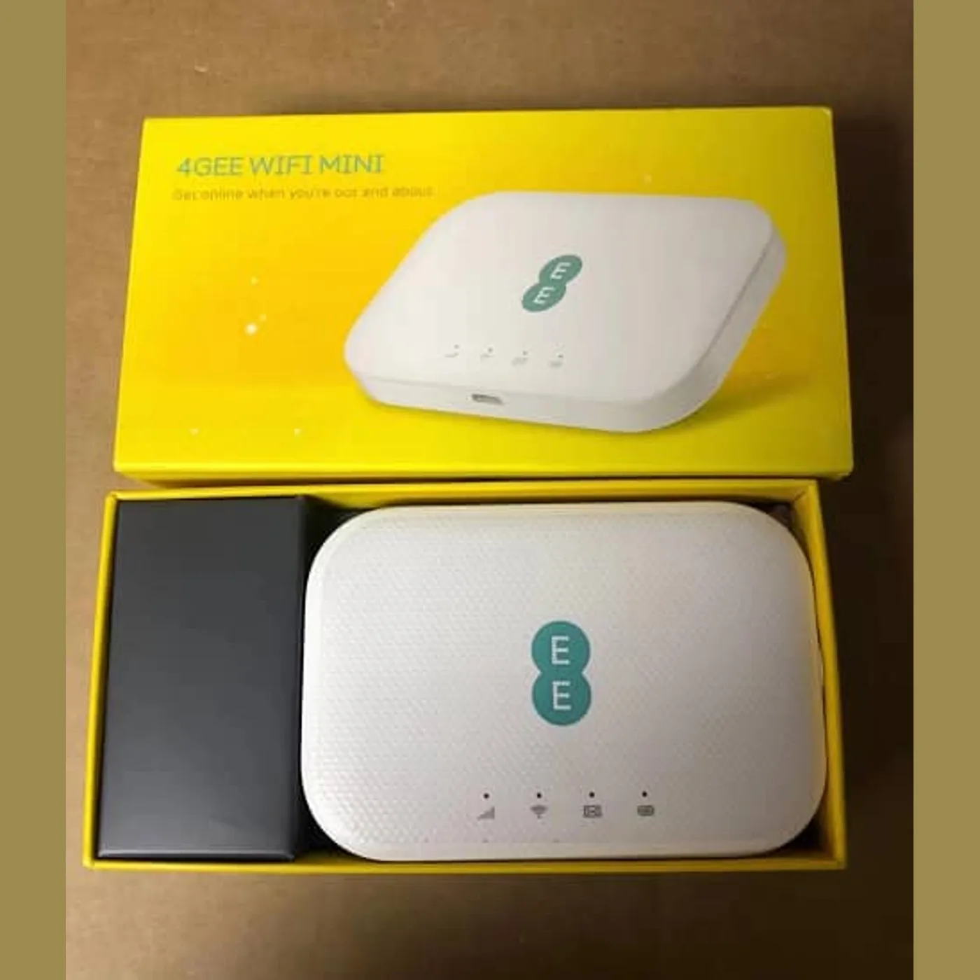 EE 4GEE WiFi Mini product photograph